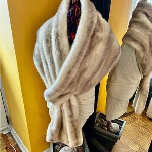 W. H. Bell & Sons Mink Vintage Fur Shawl 
Classic Retro 1050’s Style (Canadian)